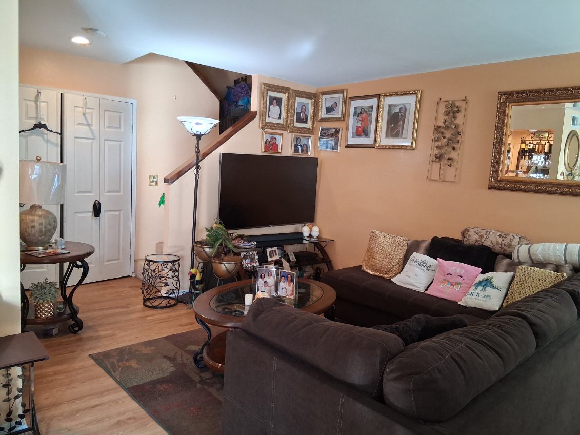 After deep cleaning service in Los Angeles with spotless living room