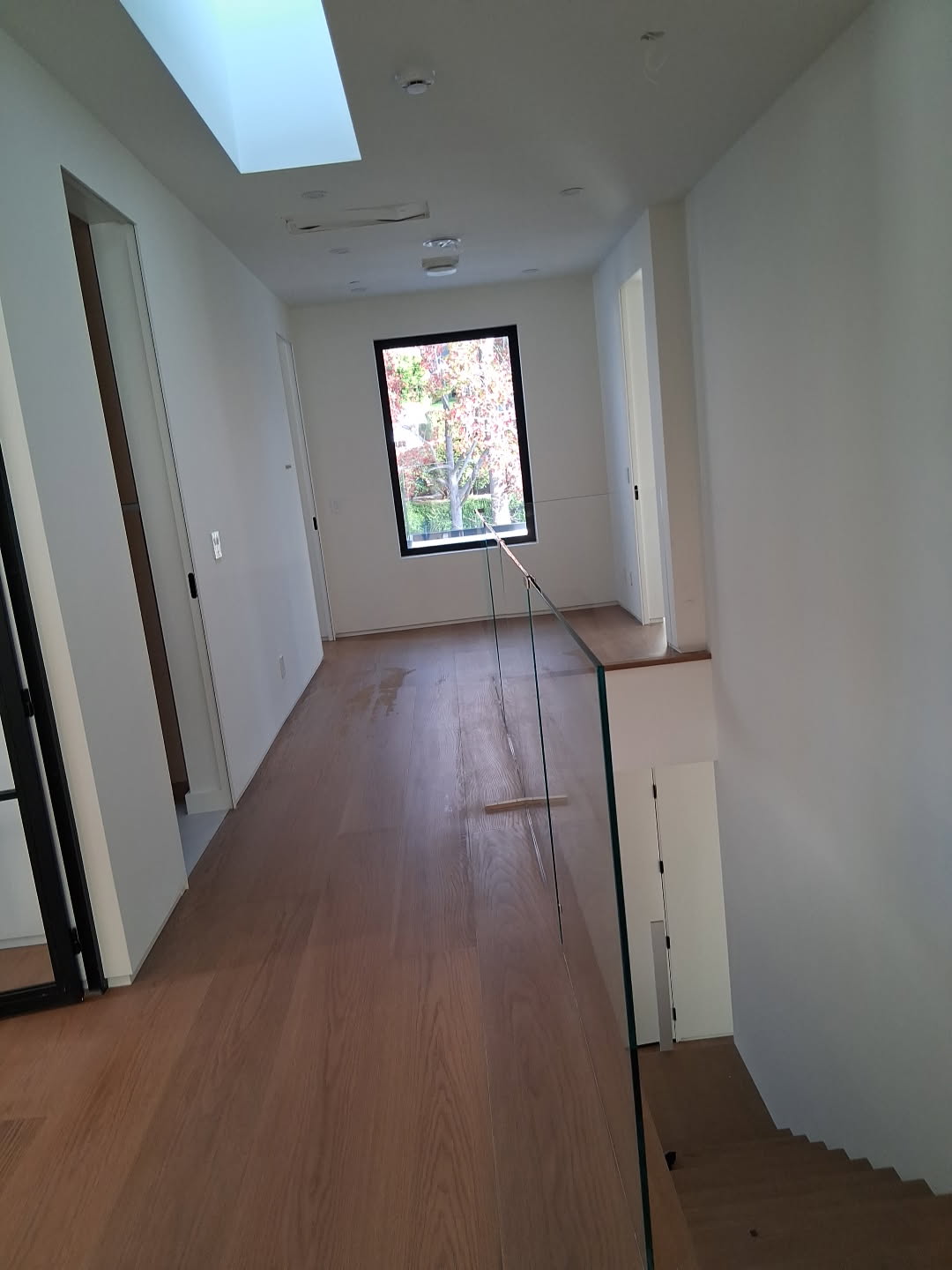 After deep cleaning service in Los Angeles showing a spotless living room