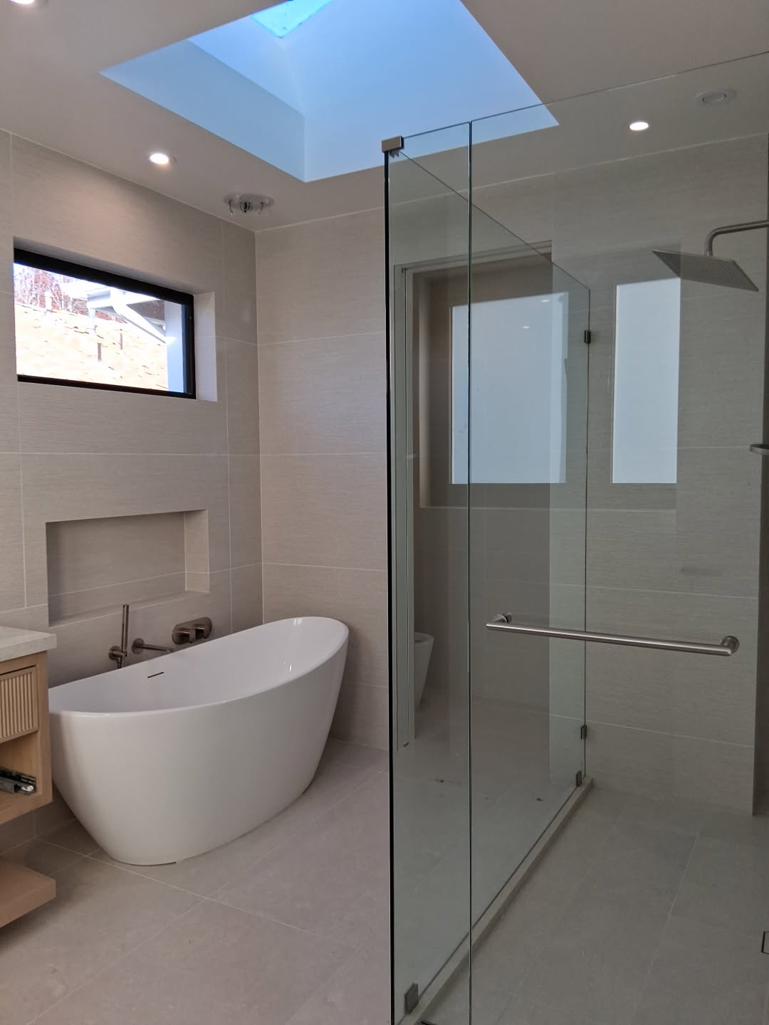 After deep cleaning service in Los Angeles with spotless living room