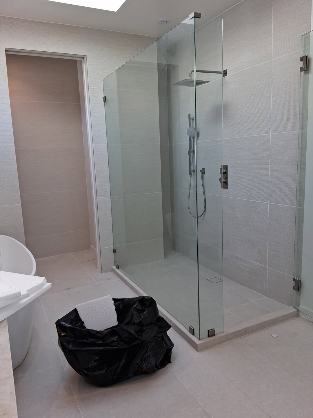 Before deep cleaning service in Los Angeles showing dusty living room