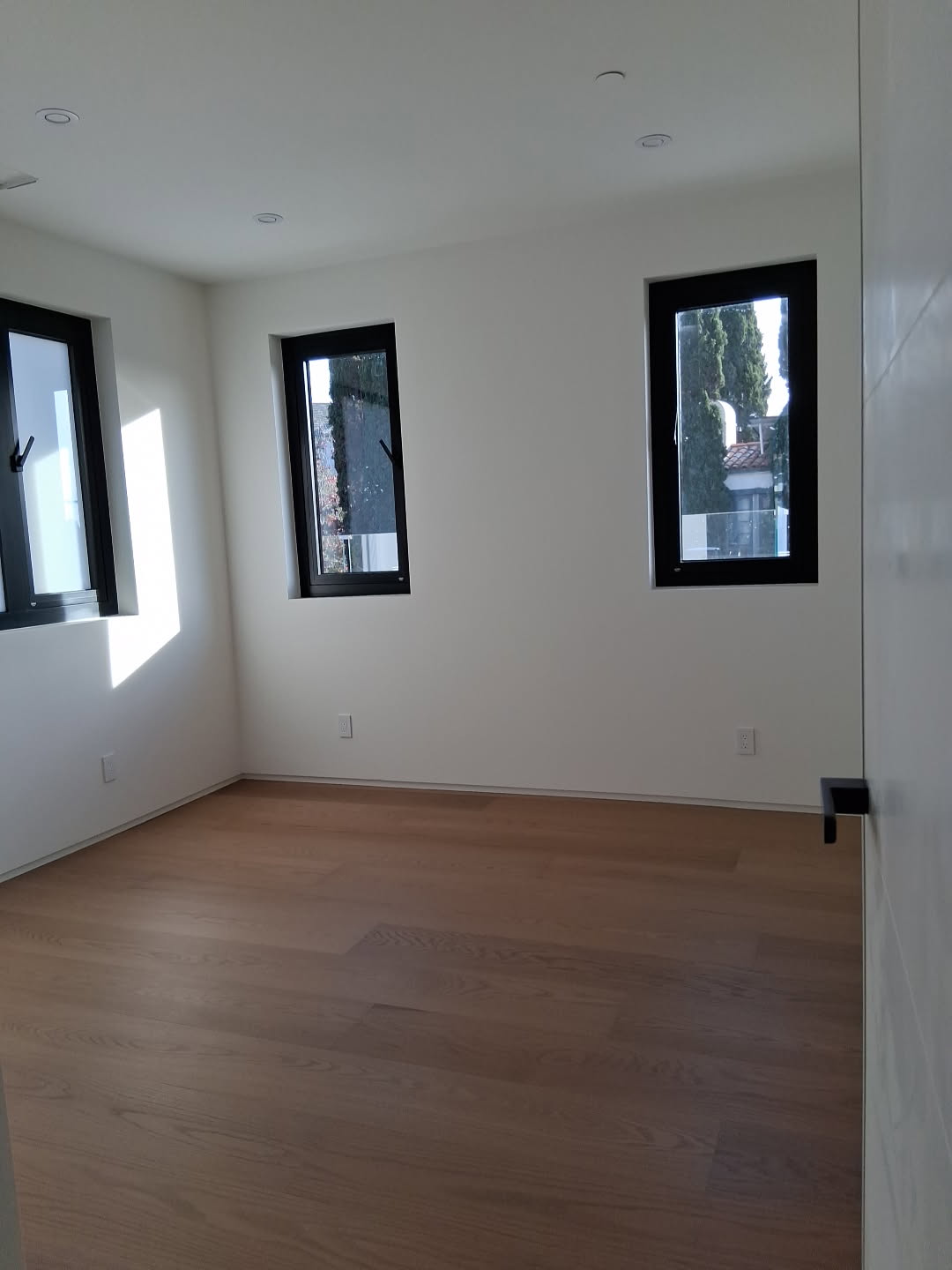 After deep cleaning service in Los Angeles with a clean and organized bedroom